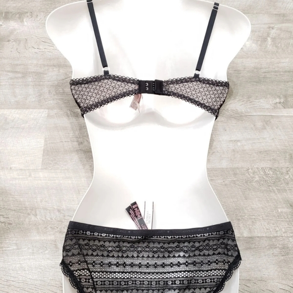 🆕️ NWT Victoria's Secret Bra & Panty Set 32D - Picture 3 of 9